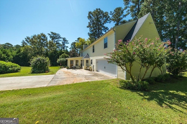 view of front facade featuring concrete driveway, a front lawn, and a garage