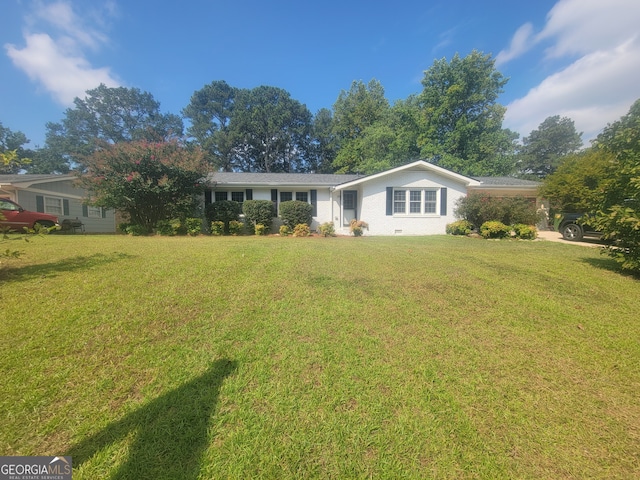 view of front of property with a front yard