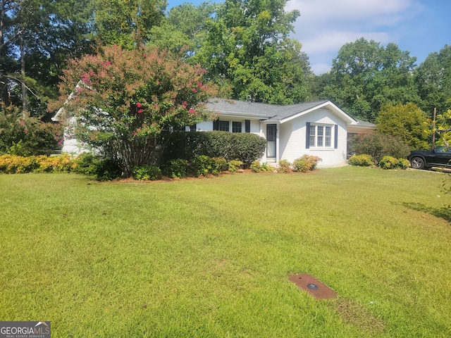 view of front of home featuring a front lawn