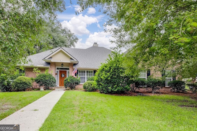 view of front of property with a front yard