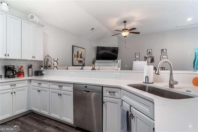 kitchen featuring sink, dark hardwood / wood-style floors, tasteful backsplash, dishwasher, and ceiling fan