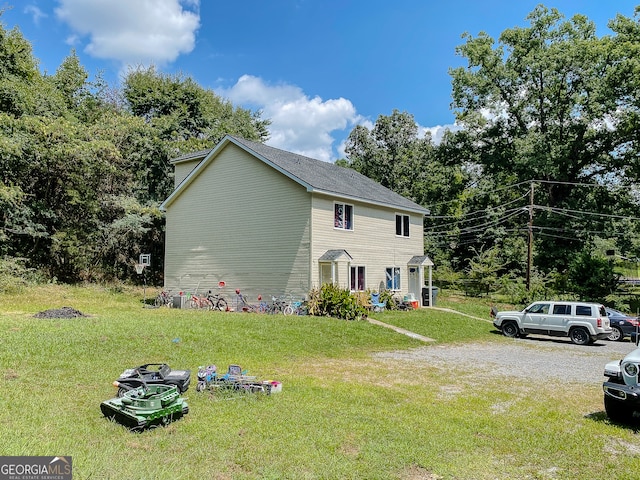 view of front of property with a front yard