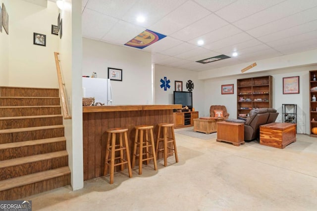 bar featuring a drop ceiling