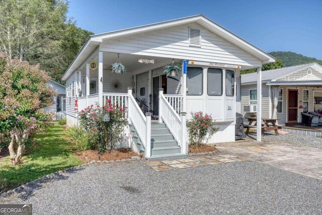 bungalow featuring covered porch