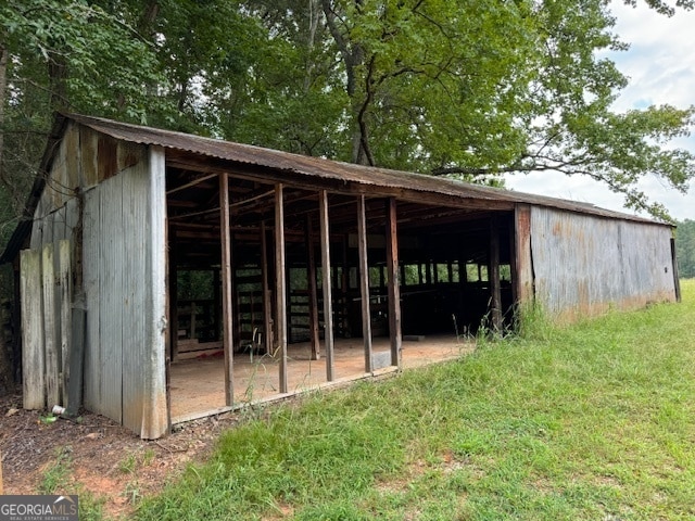 view of outbuilding