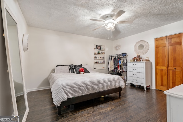 bedroom featuring a textured ceiling, ceiling fan, and dark hardwood / wood-style floors