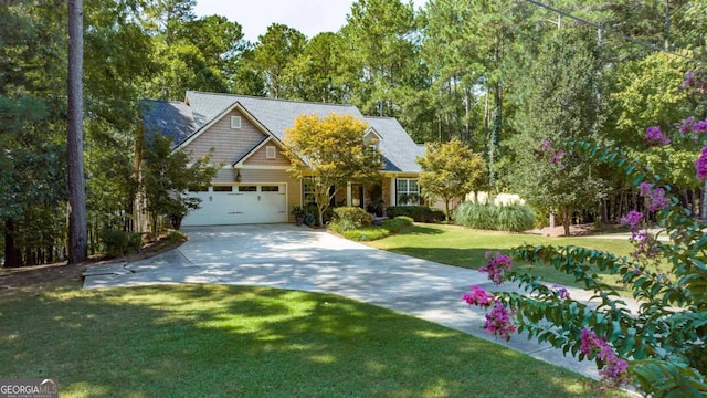 view of front facade featuring a garage and a front yard