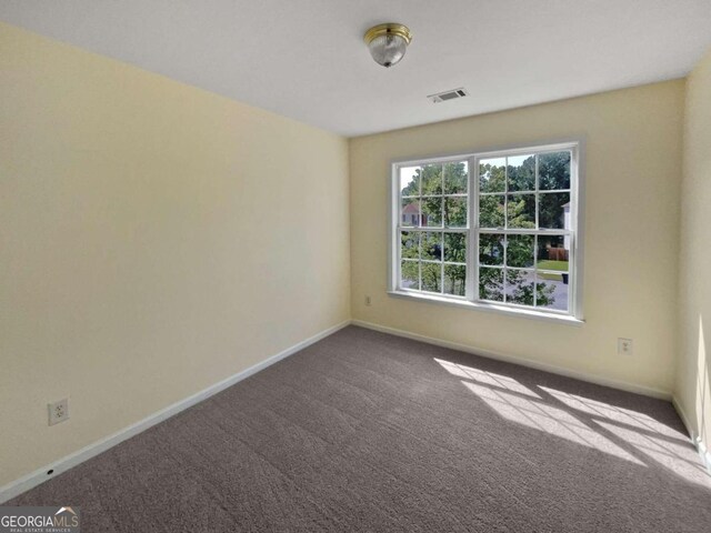 unfurnished room featuring carpet