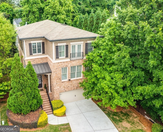 view of front of property featuring a garage