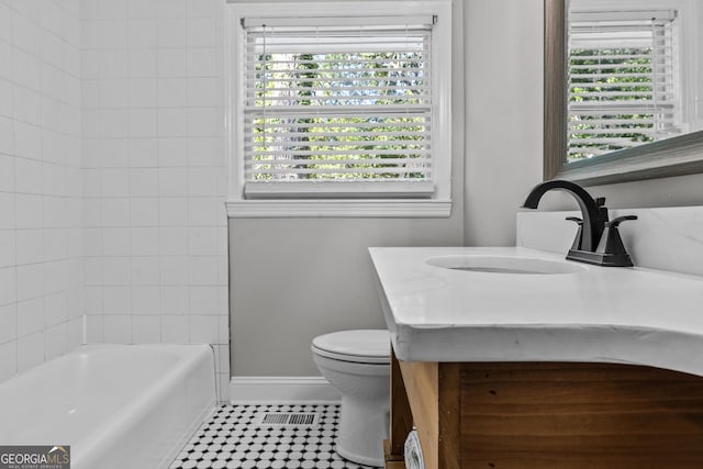 full bathroom featuring a tub to relax in, a wealth of natural light, vanity, and baseboards