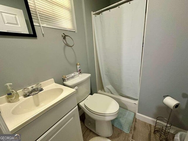 full bathroom featuring vanity, shower / tub combo with curtain, and toilet