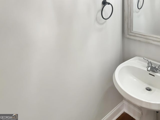 305 Crest Pointe S, Bremen, GA 30110 - bathroom with a sink and baseboards