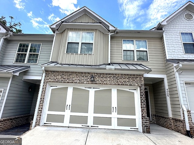 view of front of house featuring a garage