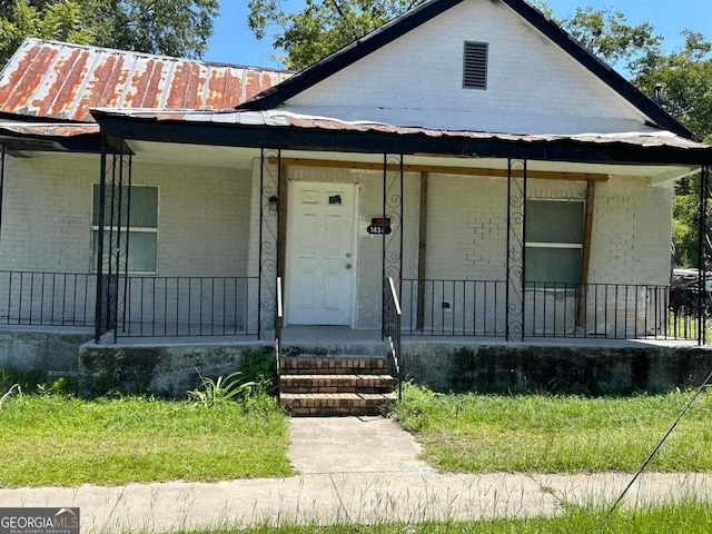 bungalow featuring a porch