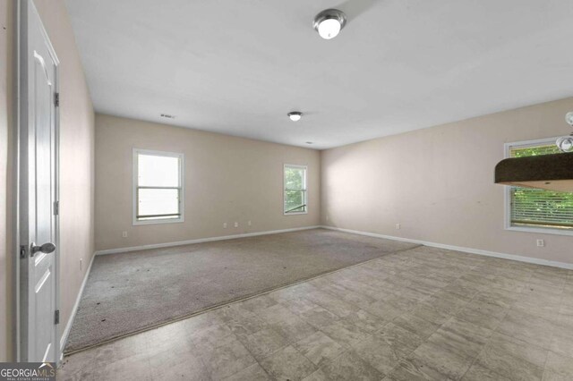 empty room featuring light tile patterned flooring