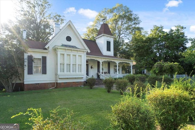 view of front facade with a front yard and a porch