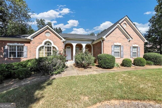 view of front of property with a front lawn