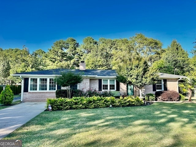 ranch-style house with a front yard