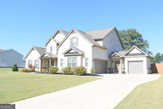 view of front of property featuring a front yard