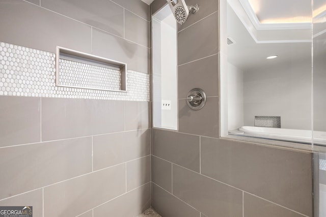 bathroom featuring tiled shower