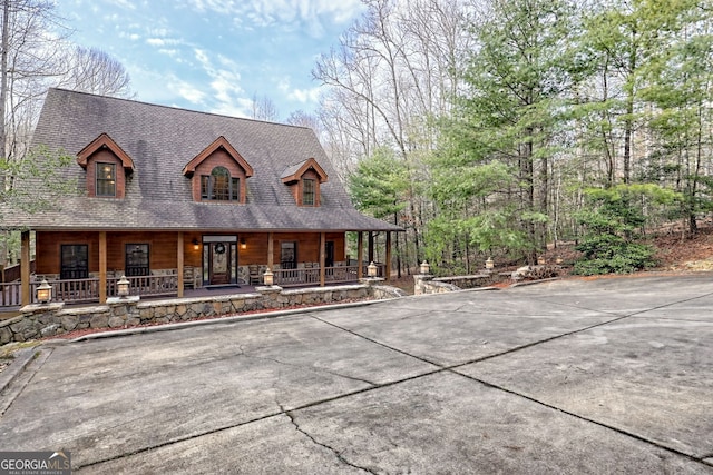 view of front of property featuring a porch