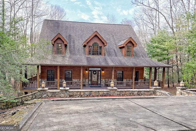 view of front of property featuring a porch