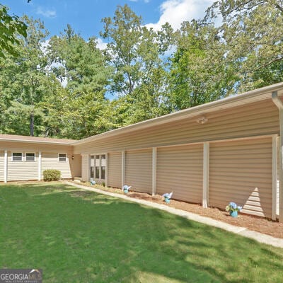 view of front of property with a front lawn