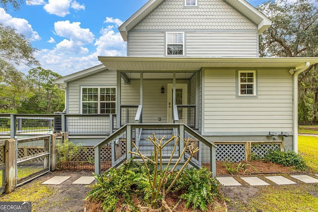 view of front facade featuring covered porch and a gate