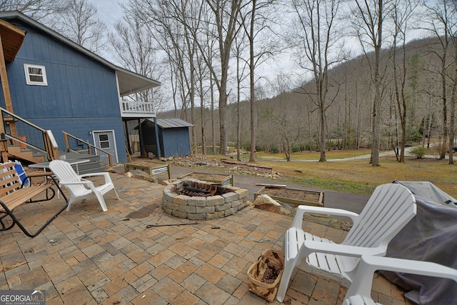 view of patio featuring an outdoor fire pit