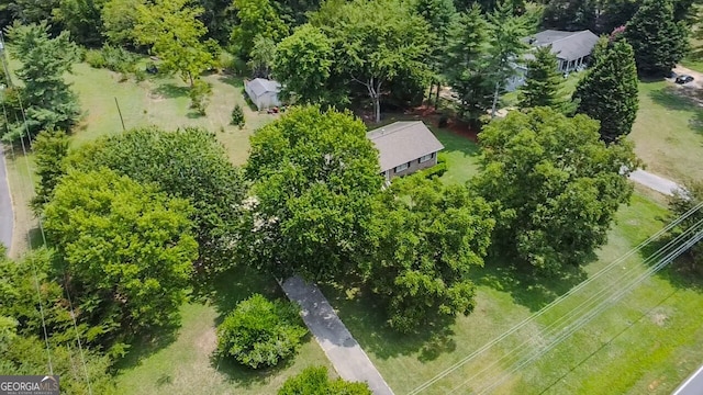 view of front of property with a front lawn