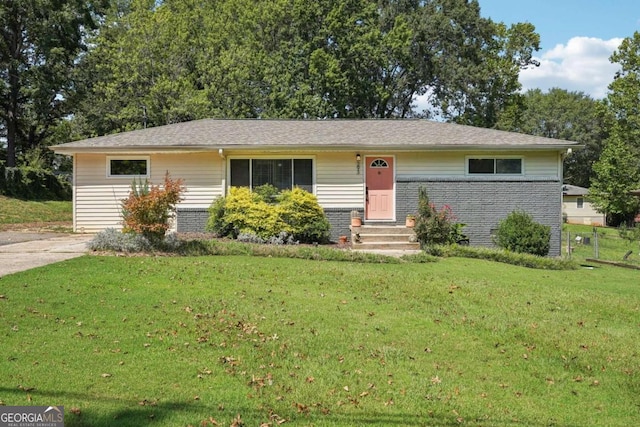 ranch-style home featuring a front yard