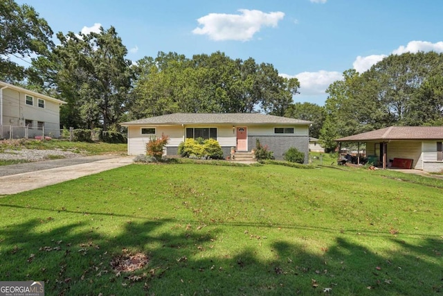 view of front of property with a front yard