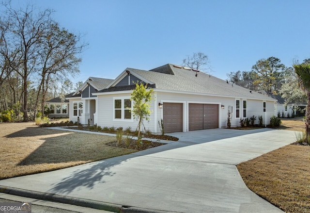 view of front of house with a front lawn and a garage