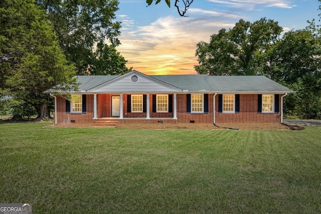 single story home featuring a yard