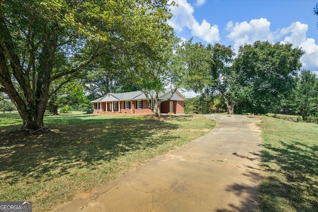 single story home featuring a front yard and a porch