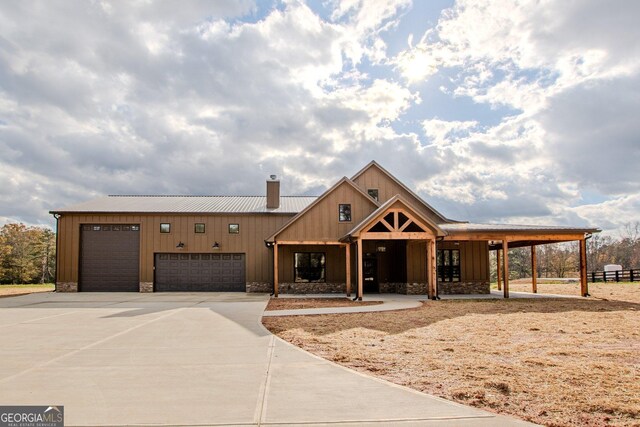 view of front facade with a garage