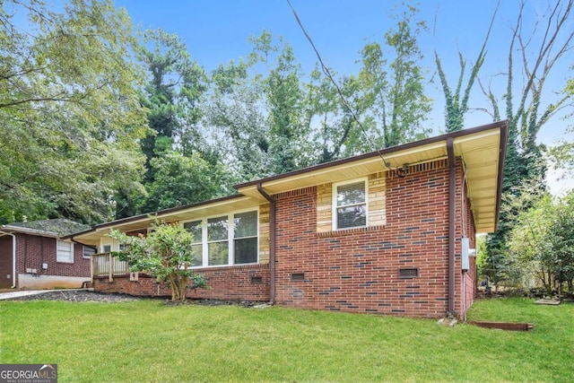 view of front of house with crawl space, brick siding, and a front yard