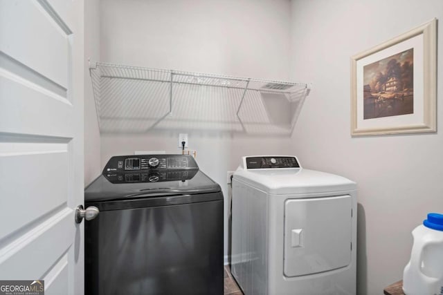 laundry room with washing machine and dryer