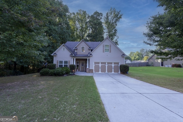 view of front facade featuring a front yard