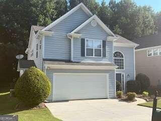 view of front property featuring a garage