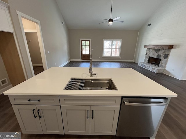 kitchen with dishwasher, lofted ceiling, sink, and an island with sink