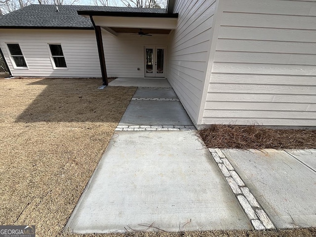 entrance to property with ceiling fan and a patio area