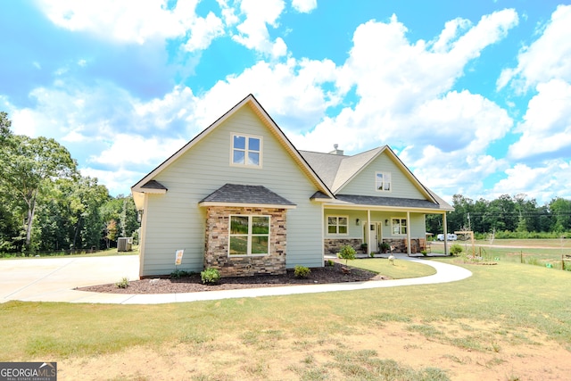 view of front of property featuring central AC unit and a front yard