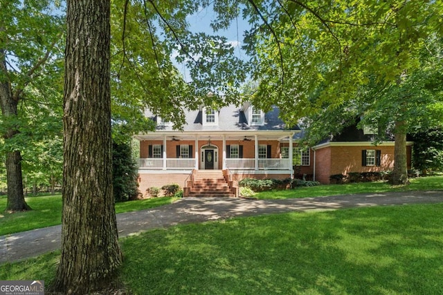 view of front facade featuring a front lawn and covered porch