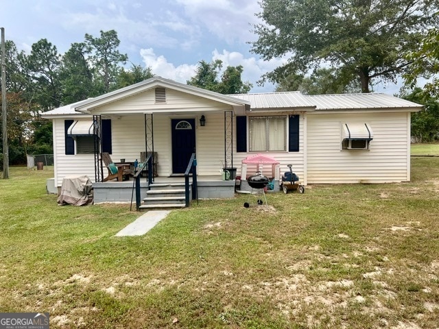 view of front of home featuring covered porch and a front yard