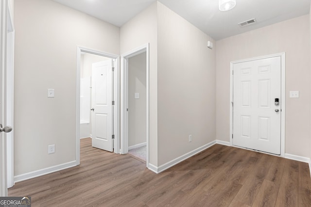 707 Jasmine Dr, Macon, GA 31211 - foyer entrance with wood finished floors and baseboards