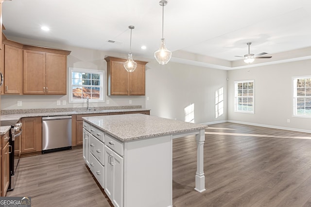 707 Jasmine Dr, Macon, GA 31211 - kitchen featuring appliances with stainless steel finishes, light wood finished floors, a sink, a kitchen bar, and plenty of natural light