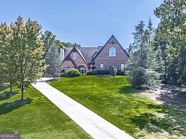 view of front of property with a front lawn