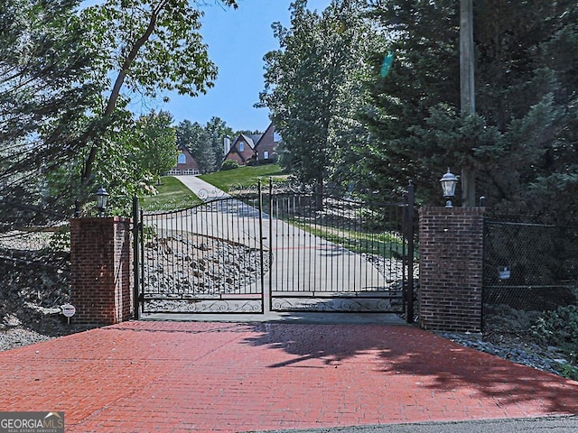 gate featuring fence