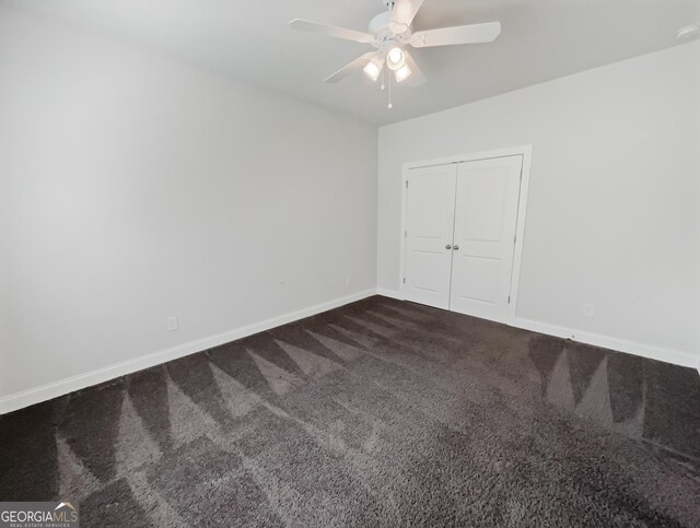 unfurnished bedroom with ceiling fan, a closet, carpet, and baseboards